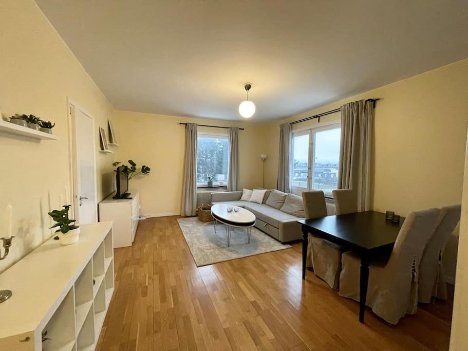 Trivsamma Lagenheter Med Fri Parkering Appartamento Stoccolma Esterno foto