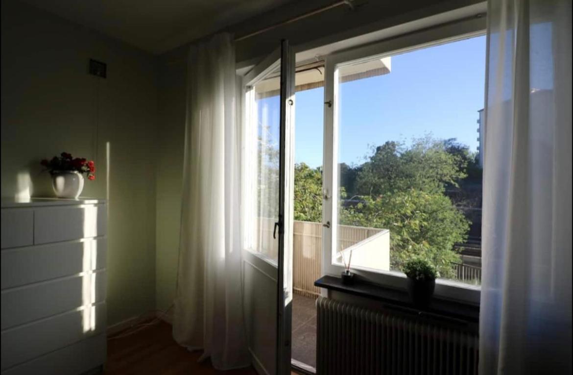 Trivsamma Lagenheter Med Fri Parkering Appartamento Stoccolma Esterno foto