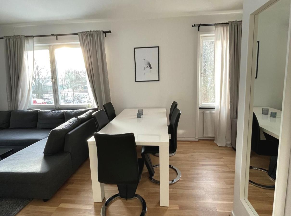 Trivsamma Lagenheter Med Fri Parkering Appartamento Stoccolma Esterno foto