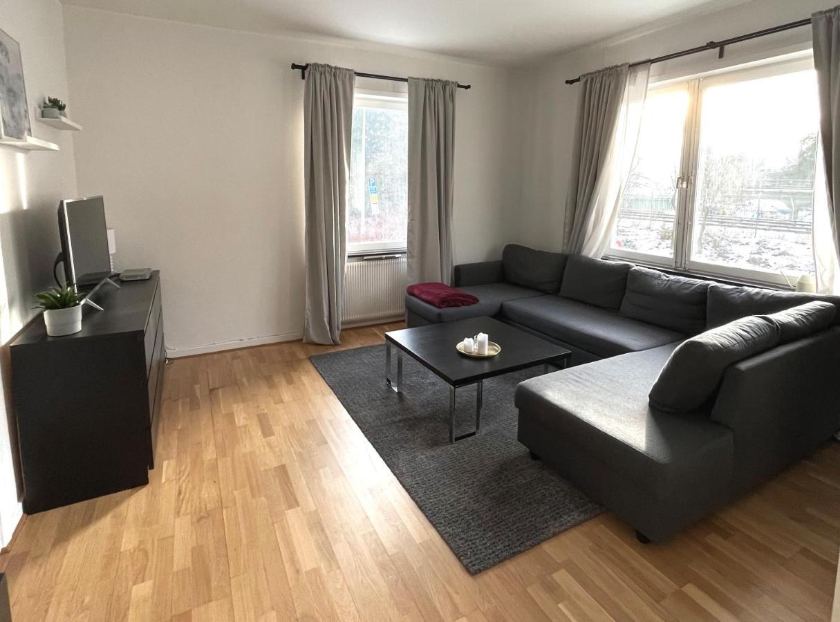 Trivsamma Lagenheter Med Fri Parkering Appartamento Stoccolma Esterno foto