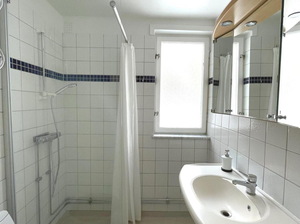 Trivsamma Lagenheter Med Fri Parkering Appartamento Stoccolma Esterno foto