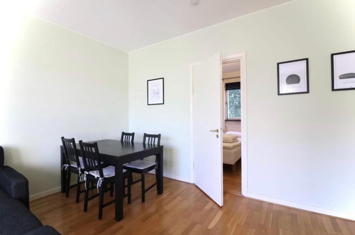 Trivsamma Lagenheter Med Fri Parkering Appartamento Stoccolma Esterno foto